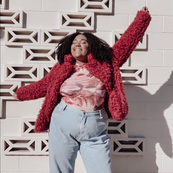 Meet The Posher, Simone - Picture 4 of 4